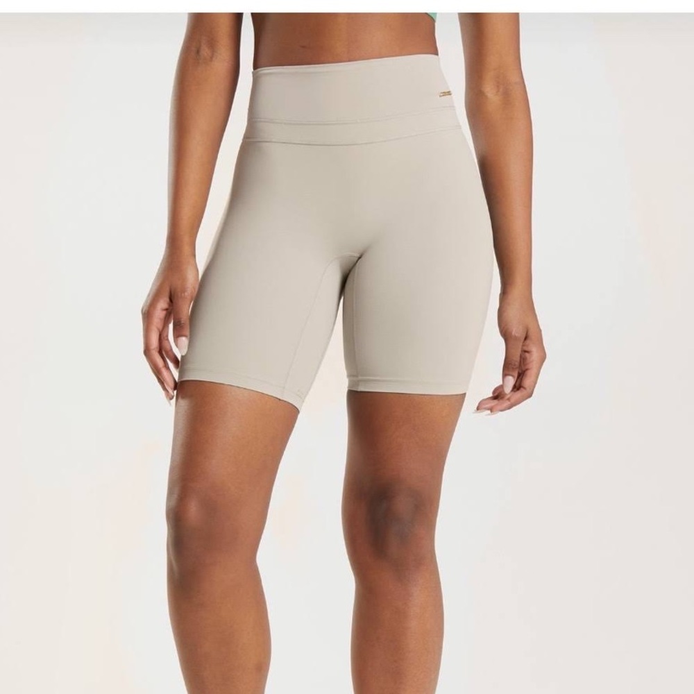 Whitney Simmons x GYMSHARK V3 Shorts